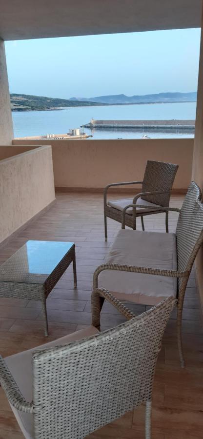 Fronte Mare Attico Indipendente Ed Esclusivo Con Terrazza Panoramica Apartment Isola Rossa Luaran gambar