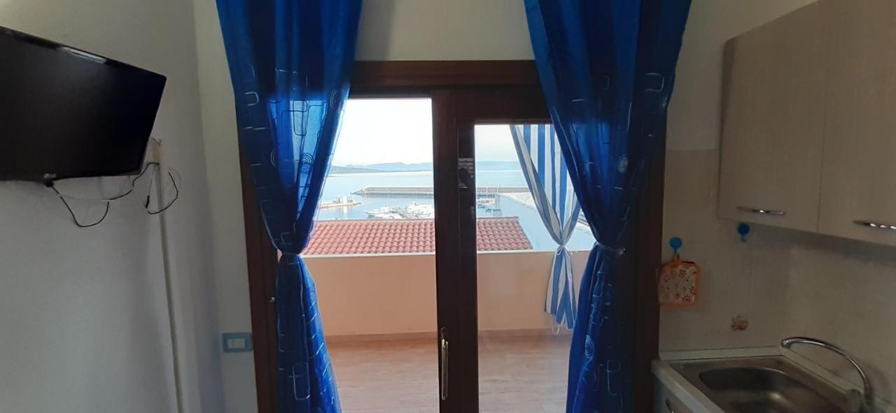 Fronte Mare Attico Indipendente Ed Esclusivo Con Terrazza Panoramica Apartment Isola Rossa Luaran gambar