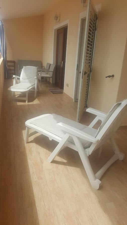 Fronte Mare Attico Indipendente Ed Esclusivo Con Terrazza Panoramica Apartment Isola Rossa Luaran gambar