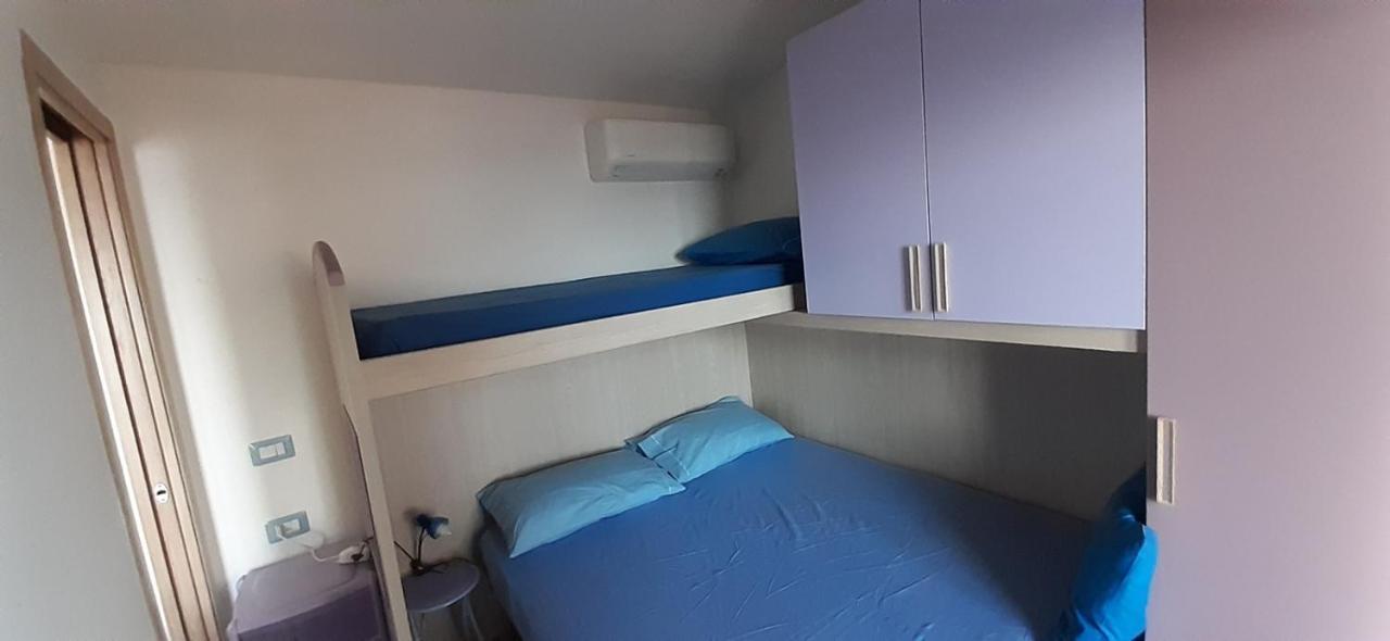 Fronte Mare Attico Indipendente Ed Esclusivo Con Terrazza Panoramica Apartment Isola Rossa Luaran gambar